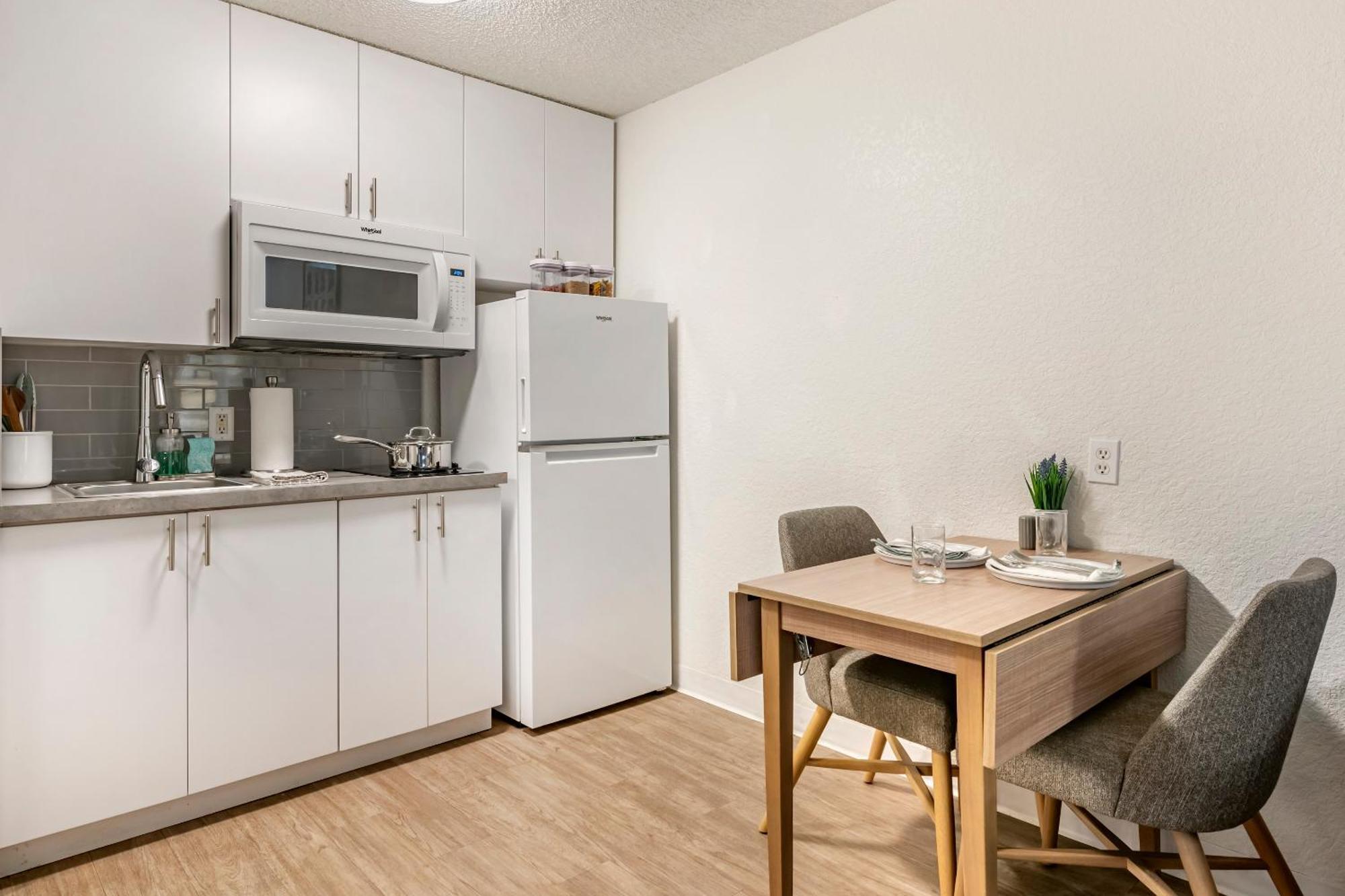 Intown Suites Extended Stay Greensboro Nc - Airport Ngoại thất bức ảnh