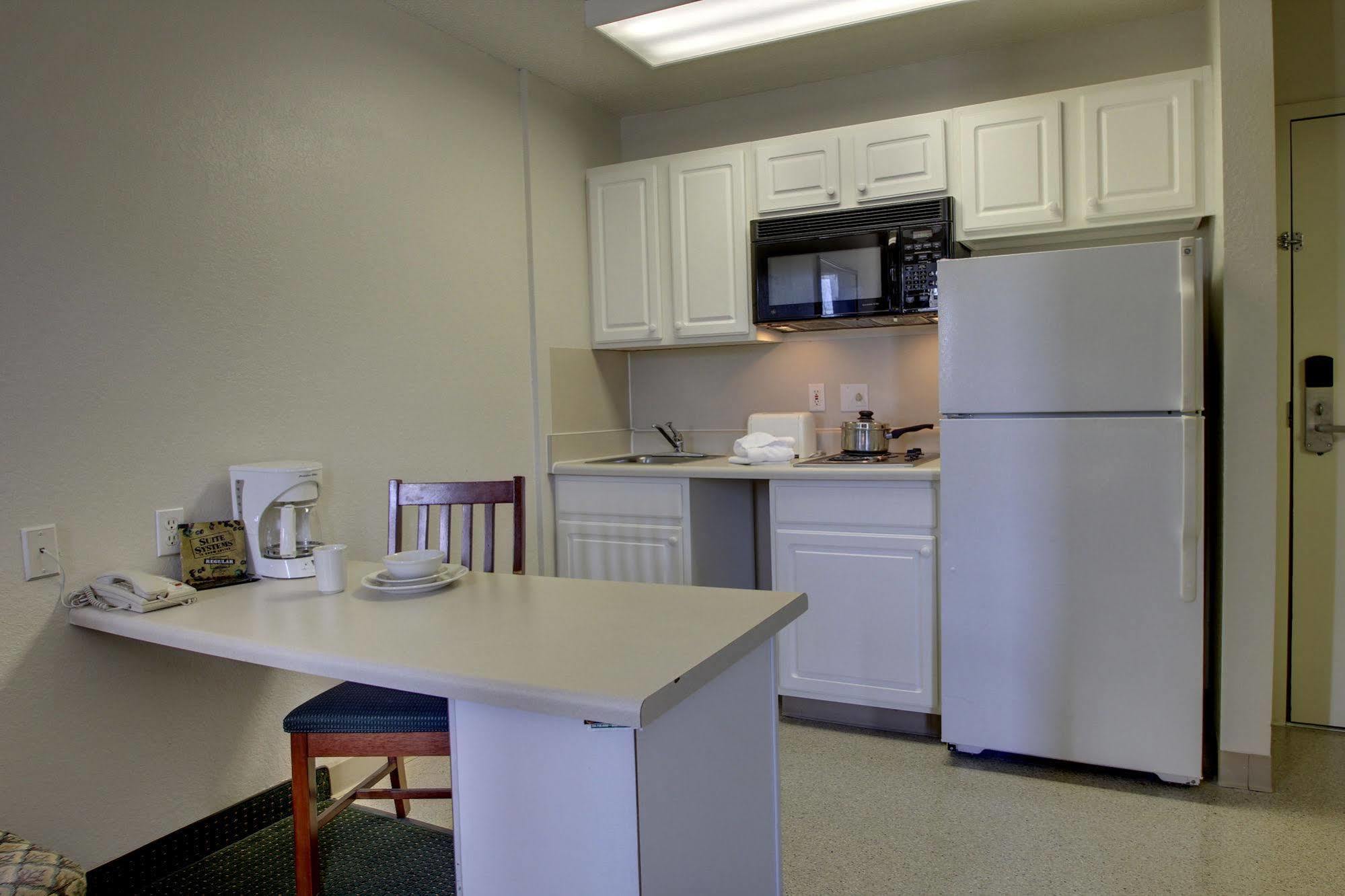 Intown Suites Extended Stay Greensboro Nc - Airport Ngoại thất bức ảnh