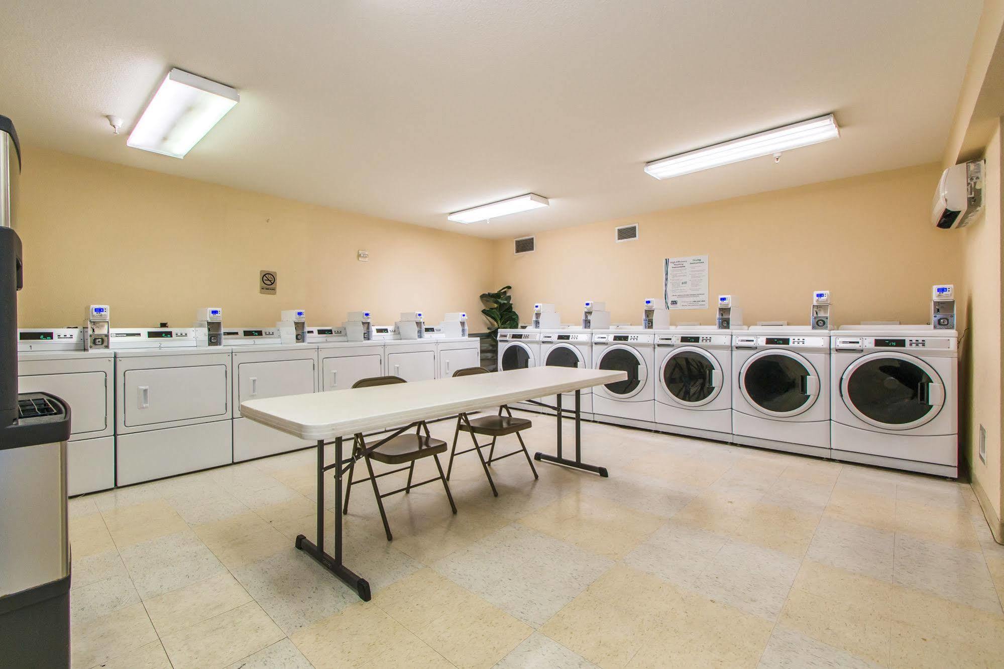 Intown Suites Extended Stay Greensboro Nc - Airport Ngoại thất bức ảnh