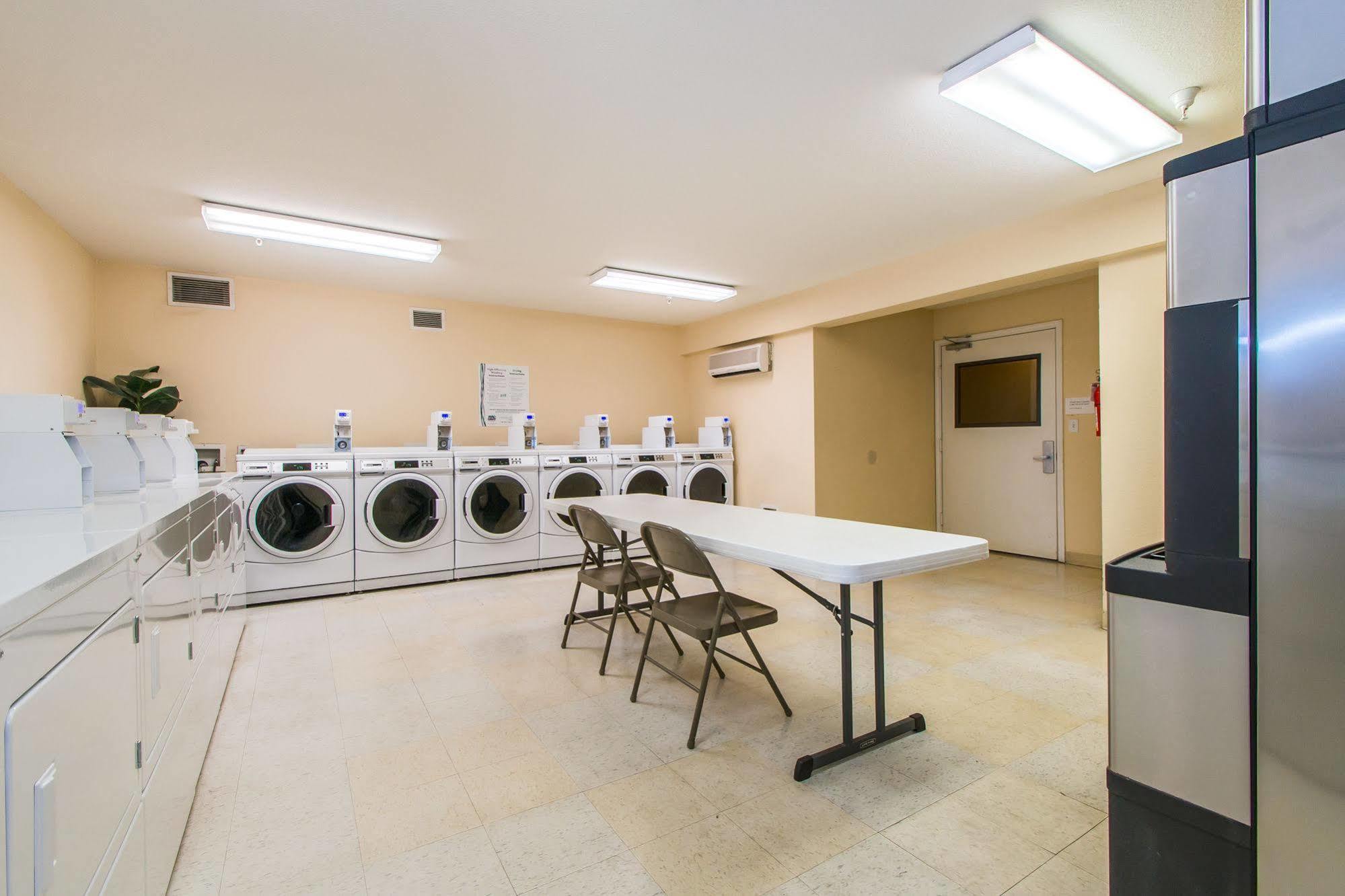 Intown Suites Extended Stay Greensboro Nc - Airport Ngoại thất bức ảnh
