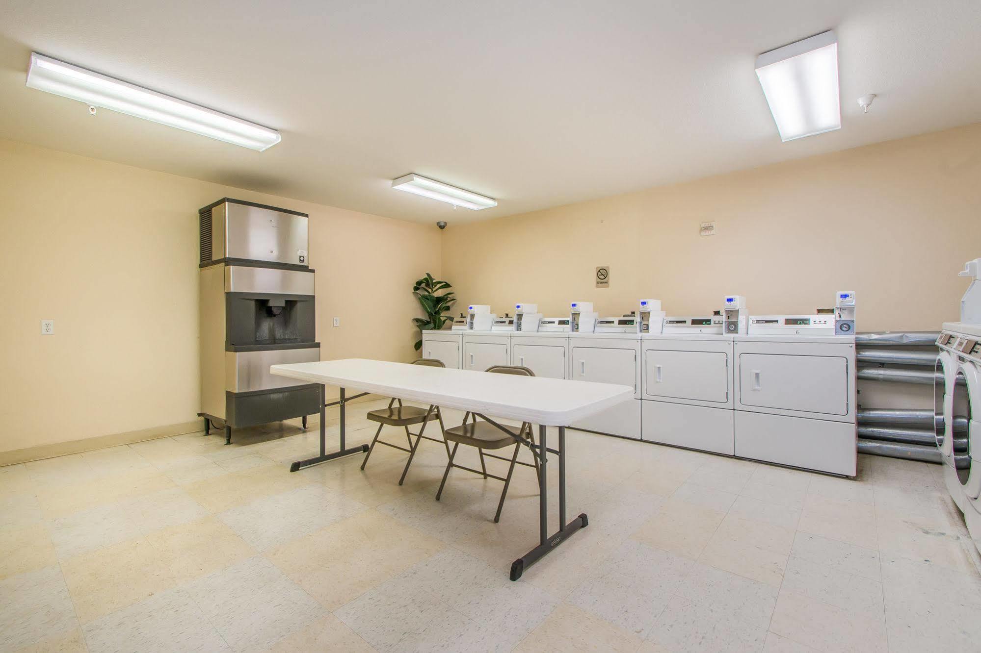 Intown Suites Extended Stay Greensboro Nc - Airport Ngoại thất bức ảnh