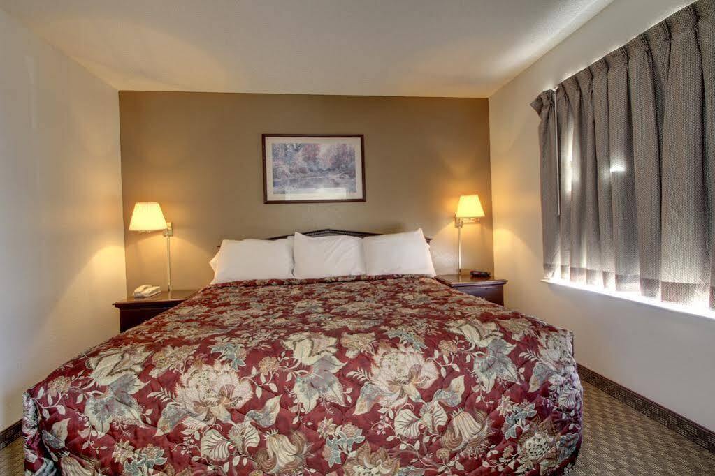 Intown Suites Extended Stay Greensboro Nc - Airport Ngoại thất bức ảnh